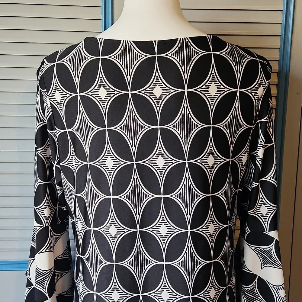 Roz & Ali Women’s Geometric Print Dress with Flare Sleeves - Picture 10 of 13